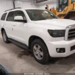 Toyota Sequoia SR5 5.7L V8 *
