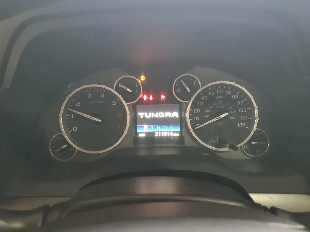 Toyota Tundra CREWMAX SR5 5.7L V8 * Подходяща за ГАЗ | Mobile.bg — изображение 9