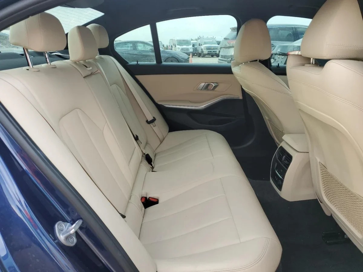 BMW 330 I * КЛИП НА ДВИГАТЕЛ* * ЛИЗИНГ*  | Mobile.bg — изображение 10