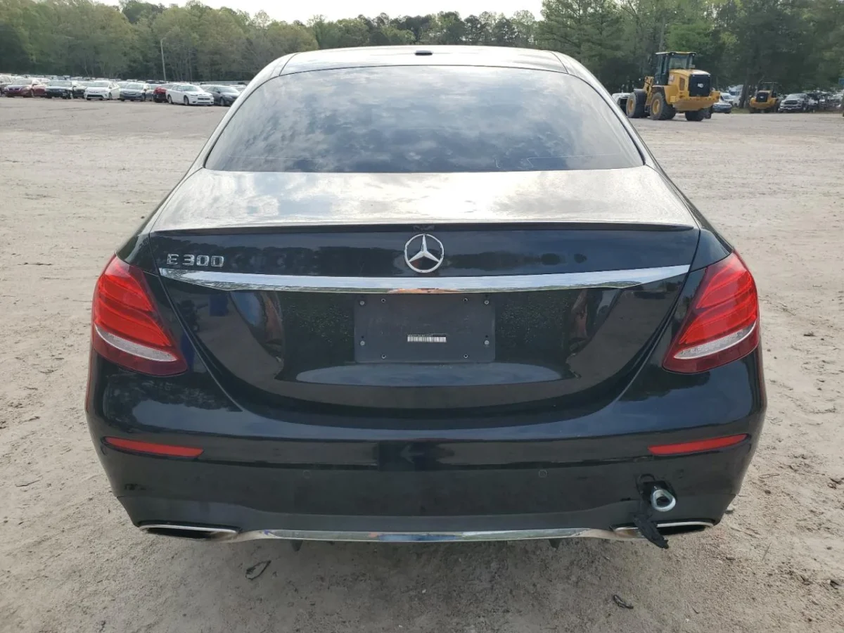 Mercedes-Benz E 300 AMG PACK * КЛИП НА ДВИГАТЕЛ* * ЛИЗИНГ*  | Mobile.bg — изображение 6