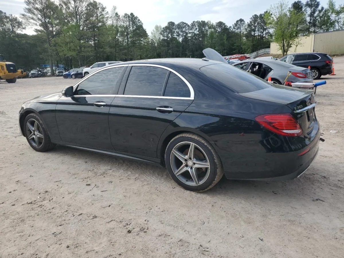 Mercedes-Benz E 300 AMG PACK * КЛИП НА ДВИГАТЕЛ* * ЛИЗИНГ*  | Mobile.bg — изображение 3