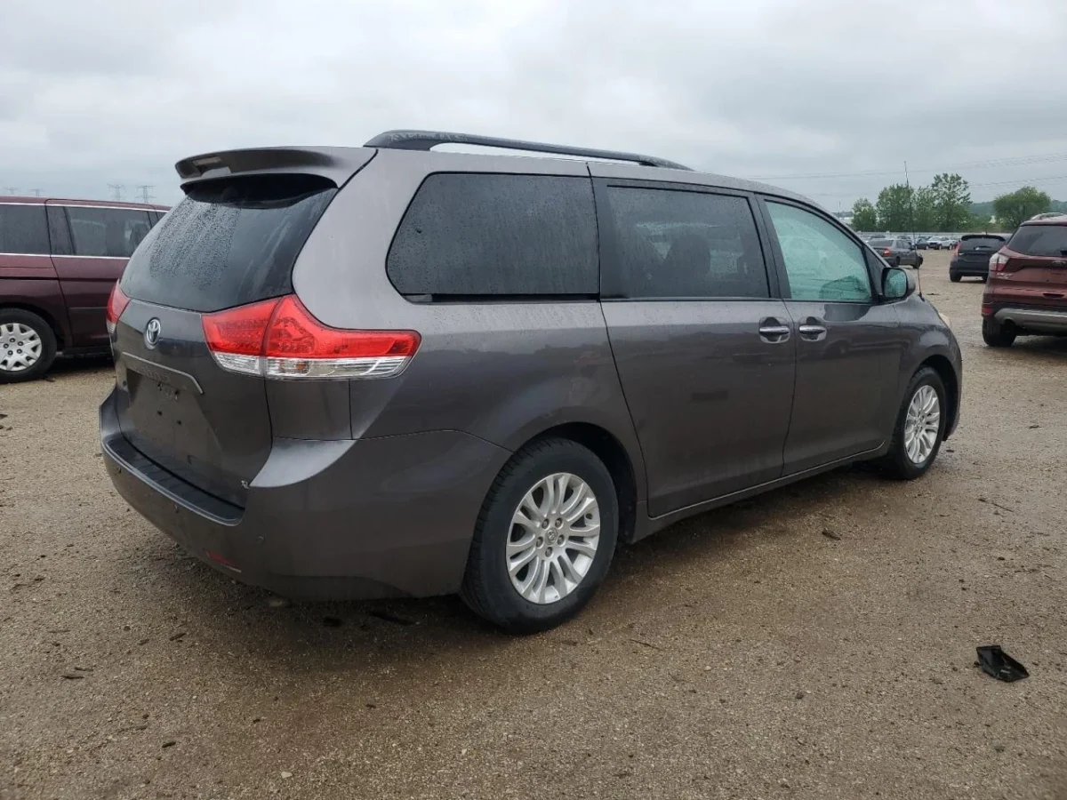 Toyota Sienna 3.5L XLE* ЛИЗИНГ*  | Mobile.bg — изображение 4
