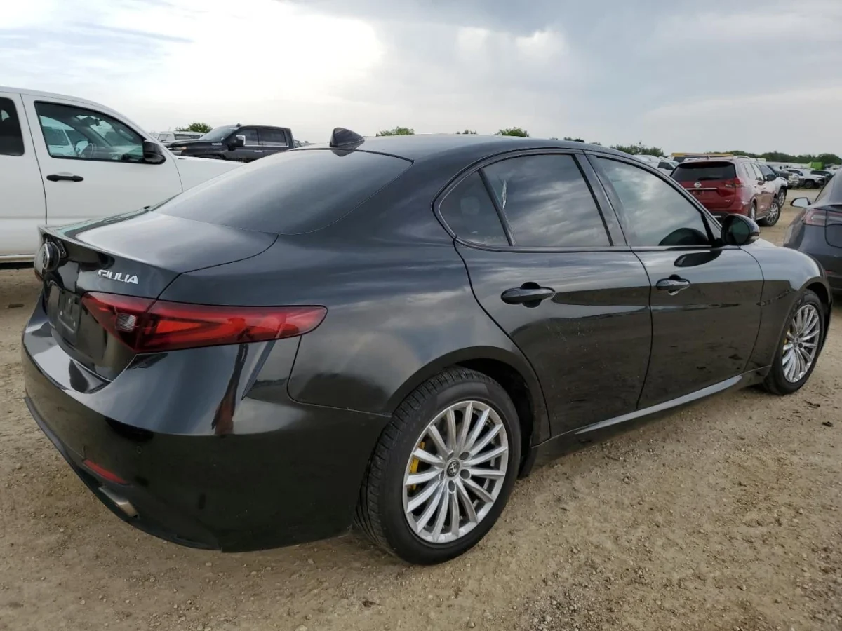 Alfa Romeo Giulia Ti Q4 280кс * Възможност за Лизинг*  | Mobile.bg — изображение 3