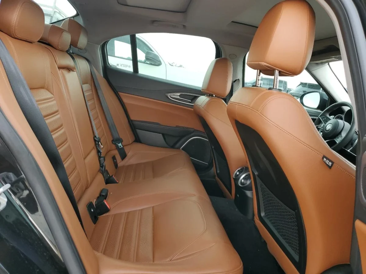 Alfa Romeo Giulia Ti Q4 280кс * Възможност за Лизинг*  | Mobile.bg — изображение 10